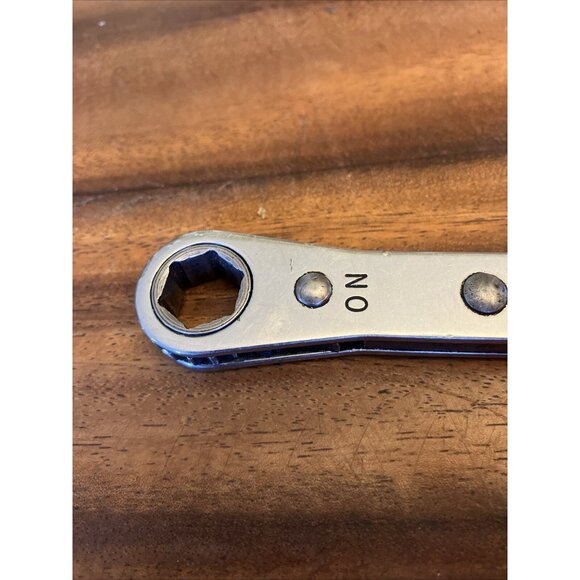 Snap-On R1618S 1/2" & 9/16" Ratcheting Box End Wrench 6-Point - Picture 2 of 10